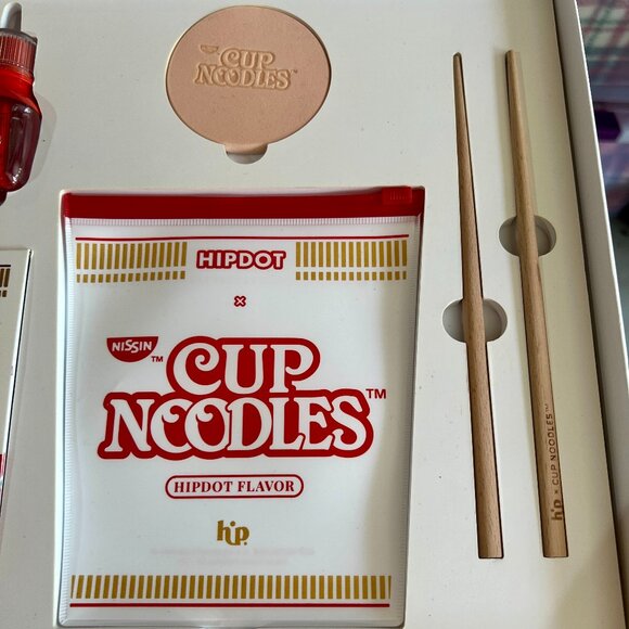 Limited Edition Cup Noodles x Hipdot Collectors Makeup Box - Picture 4 of 5